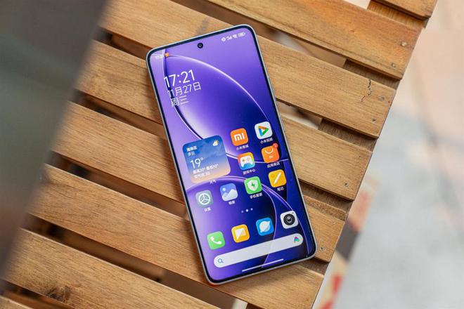 红米K80至尊版真机照出炉:核心配置也已清晰或6月份发布(图4)